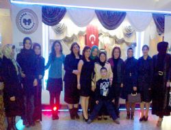 Yoksul öğrenciler yararına çay şöleni